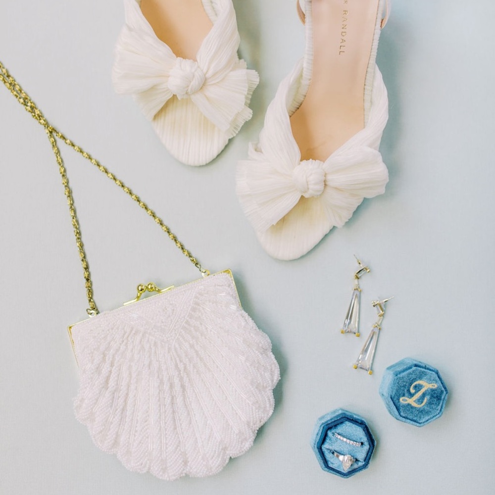 Vintage Purse | Wedding | White Beaded clam shell